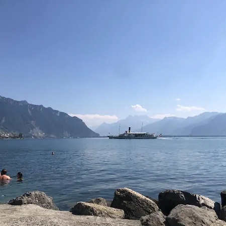 Zen In With Views On Alps And Lake דירה מונטרה